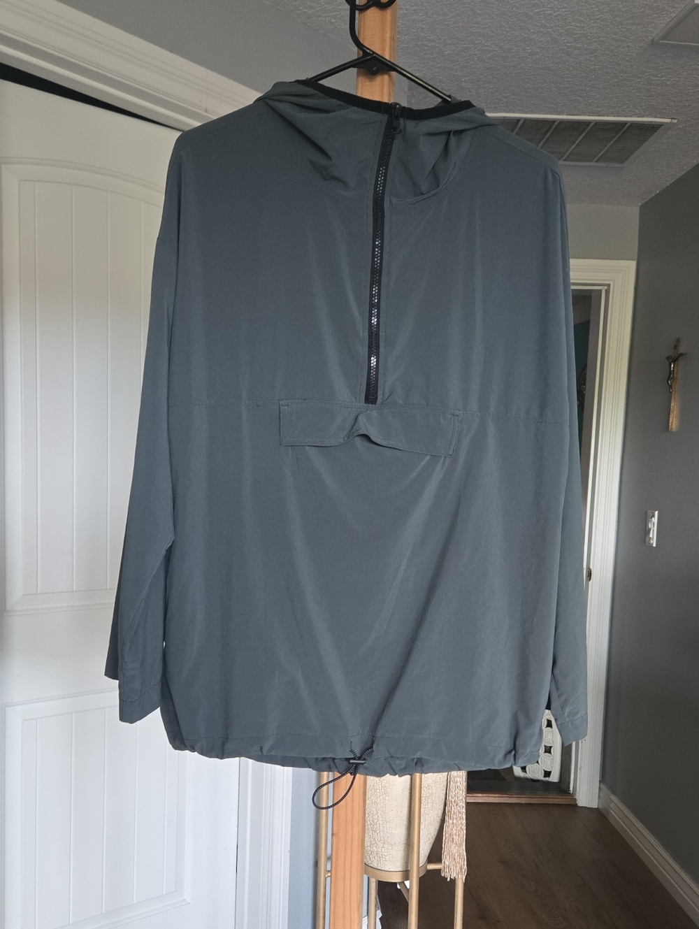Zella Men's Hooded Windbreaker in Charcoal Gray